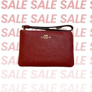 NWT Coach Crossgrain Leather Corner Zip Wristlet  ♥️